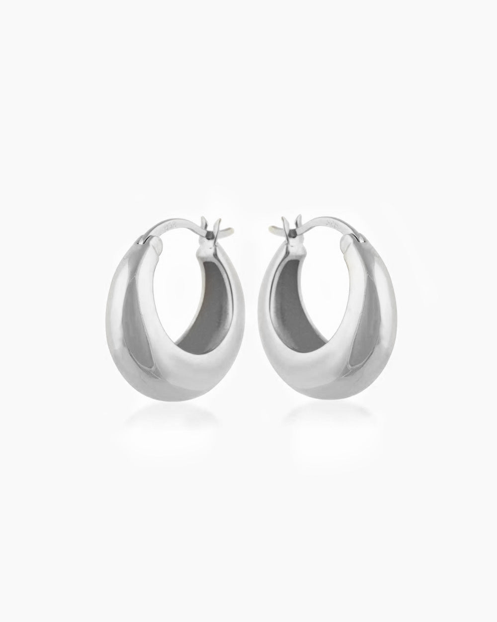 THE SILVER HAILEY HOOPS – The M Jewelers